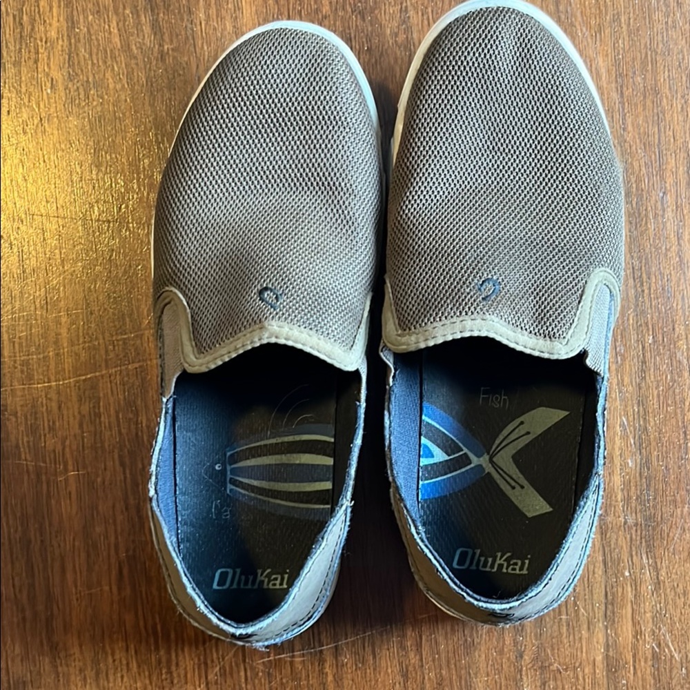 Rare Olukai Kids slip-ons EU 34